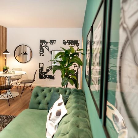 Downtown Retreat: Spacious 2-Br By Unirii Square Bukarest Exterior foto
