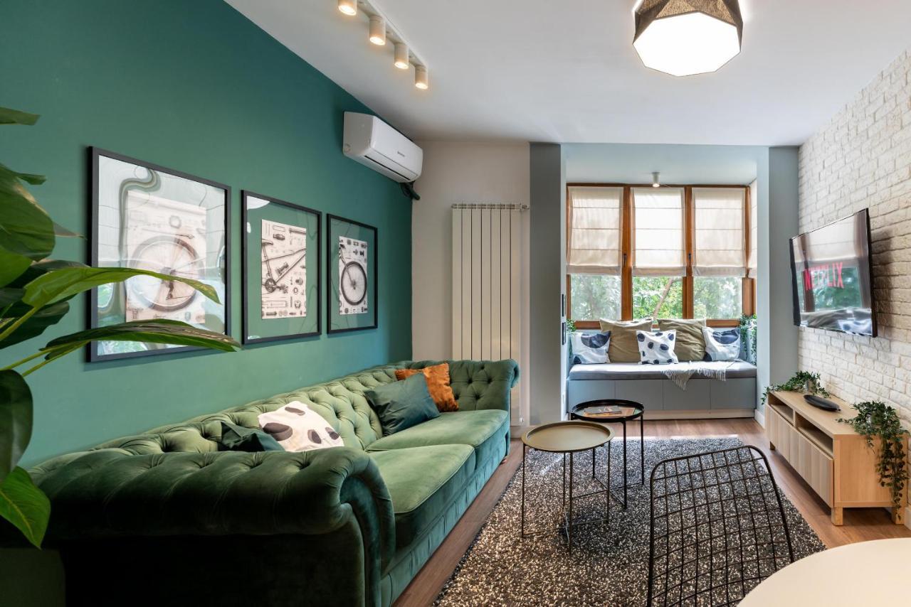Downtown Retreat: Spacious 2-Br By Unirii Square Bukarest Exterior foto