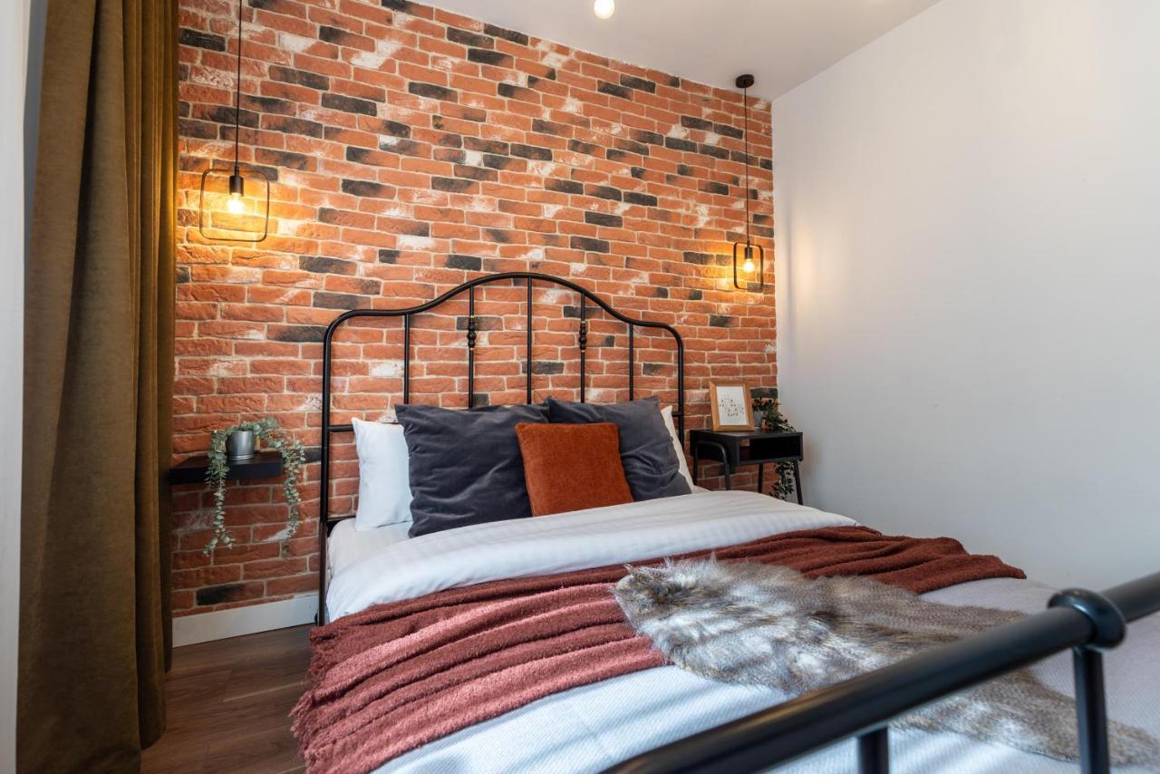 Downtown Retreat: Spacious 2-Br By Unirii Square Bukarest Exterior foto